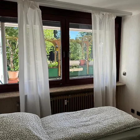 200 Qm Wohnug Mit Sonnenterrasse Und Wintergarten Апартаменты *