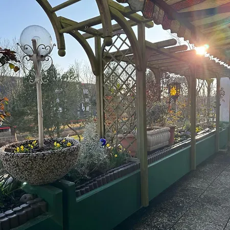 200 Qm Wohnug Mit Sonnenterrasse Und Wintergarten Apartman